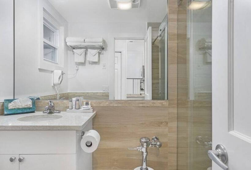 فندق East Hampton House Resort