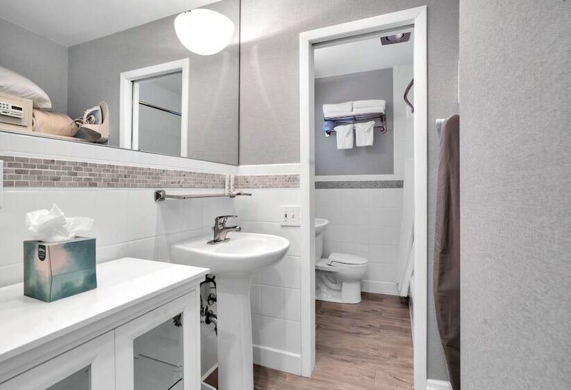 فندق East Hampton House Resort