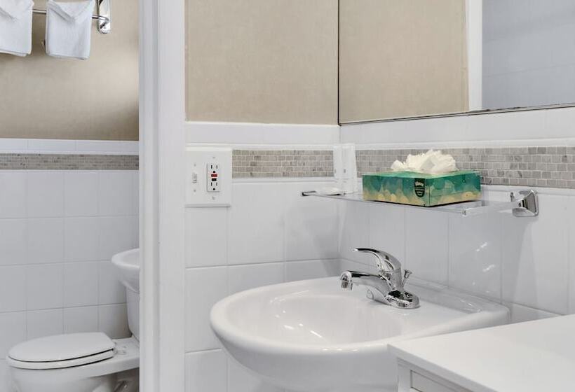 فندق East Hampton House Resort