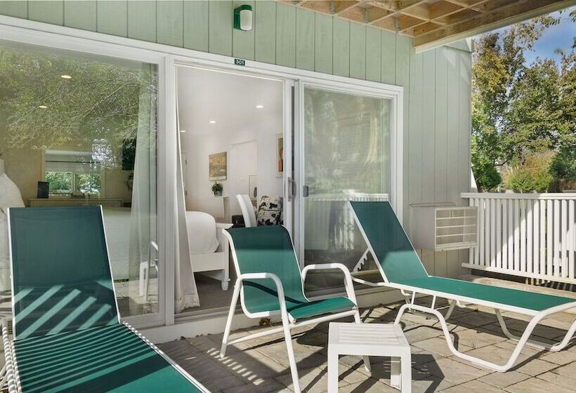 فندق East Hampton House Resort