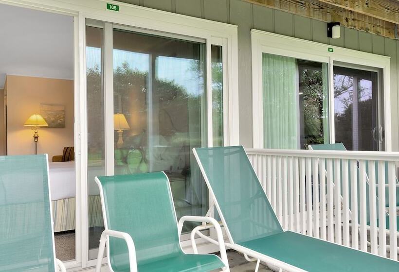 فندق East Hampton House Resort