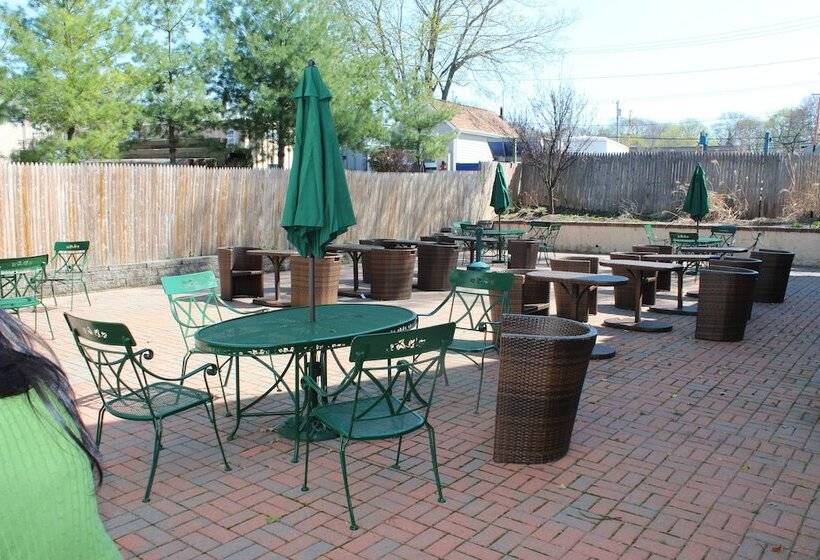 בית מלון כפרי East Norwich Inn