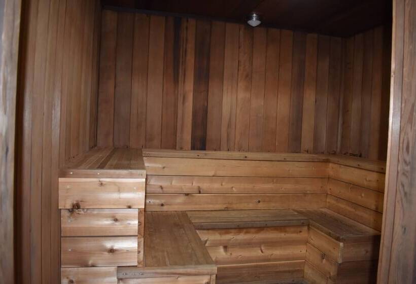 בית מלון כפרי East Norwich Inn