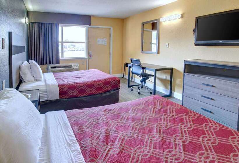 هتل Econo Lodge At Military Circle