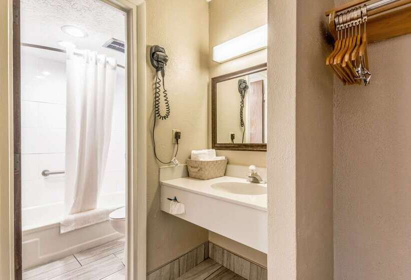 בית מלון כפרי Econo Lodge