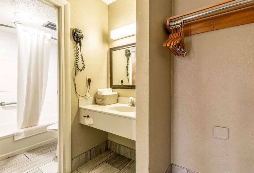 בית מלון כפרי Econo Lodge