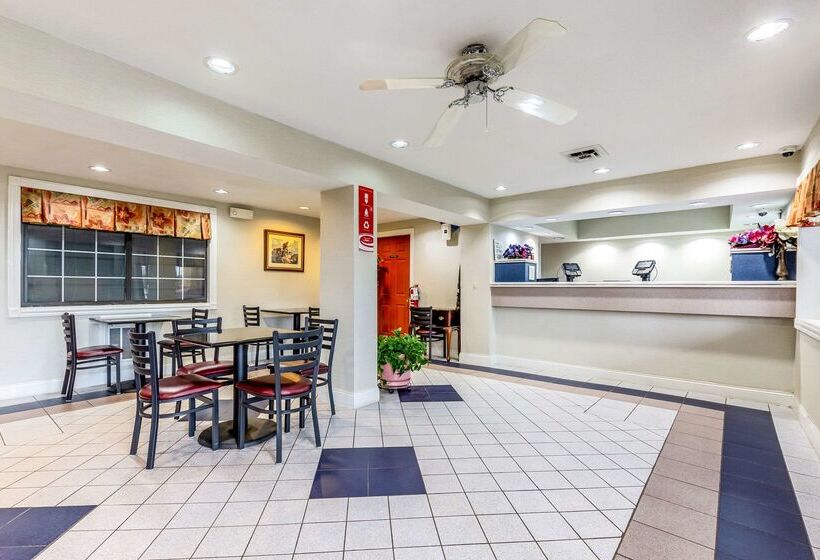 בית מלון כפרי Econo Lodge