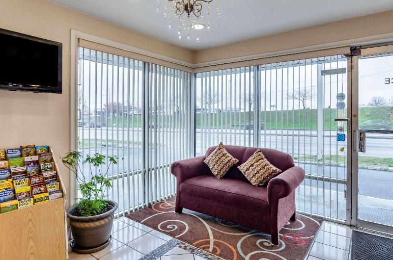 فندق Econo Lodge Civic Center