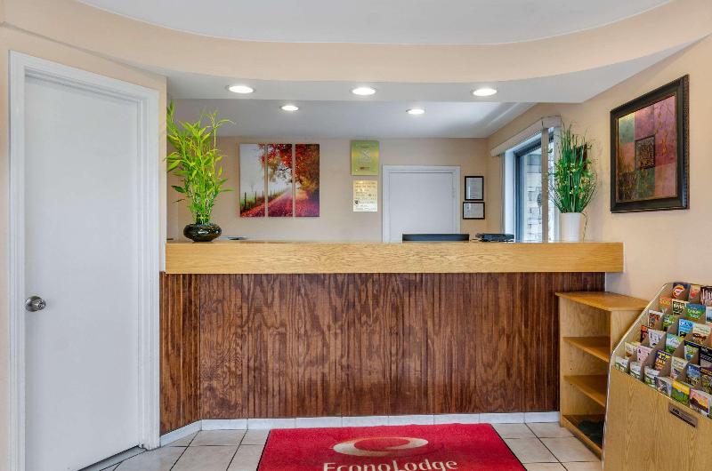 فندق Econo Lodge Civic Center