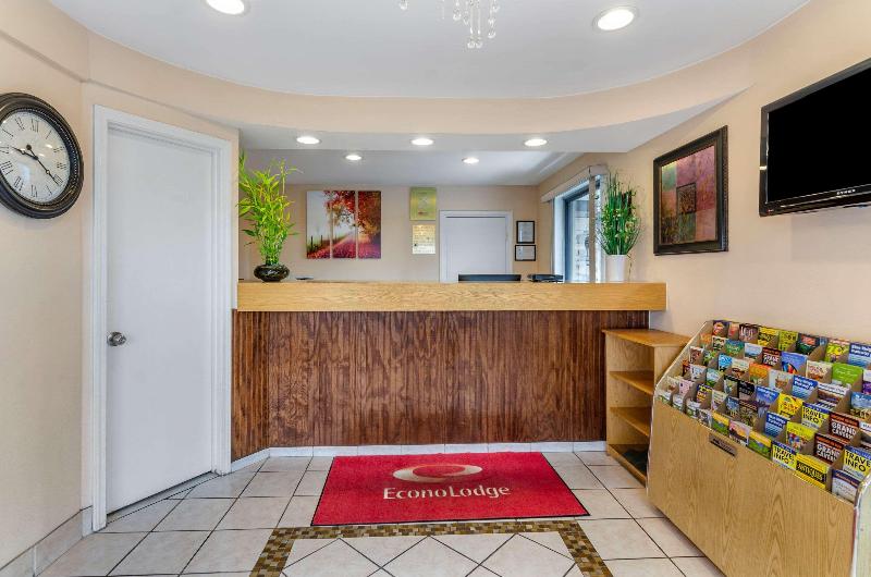 فندق Econo Lodge Civic Center