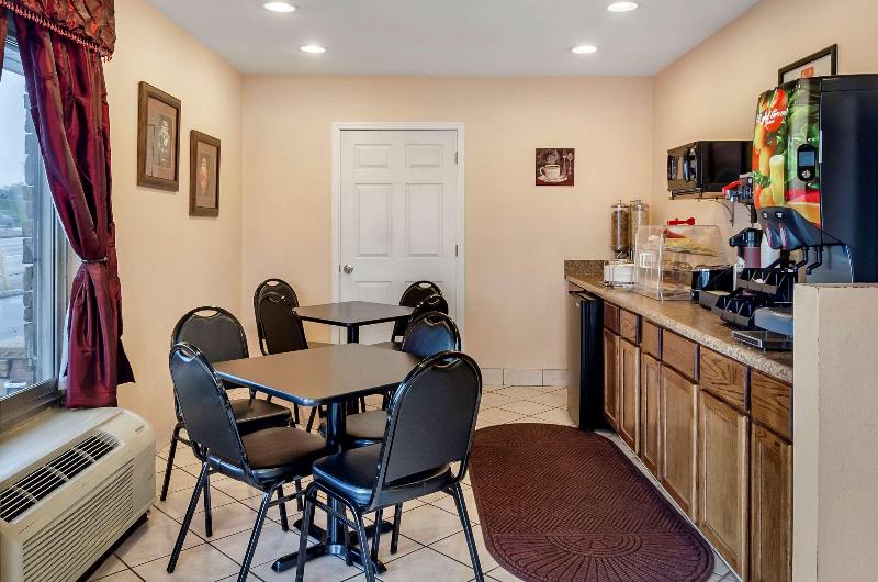 فندق Econo Lodge Civic Center