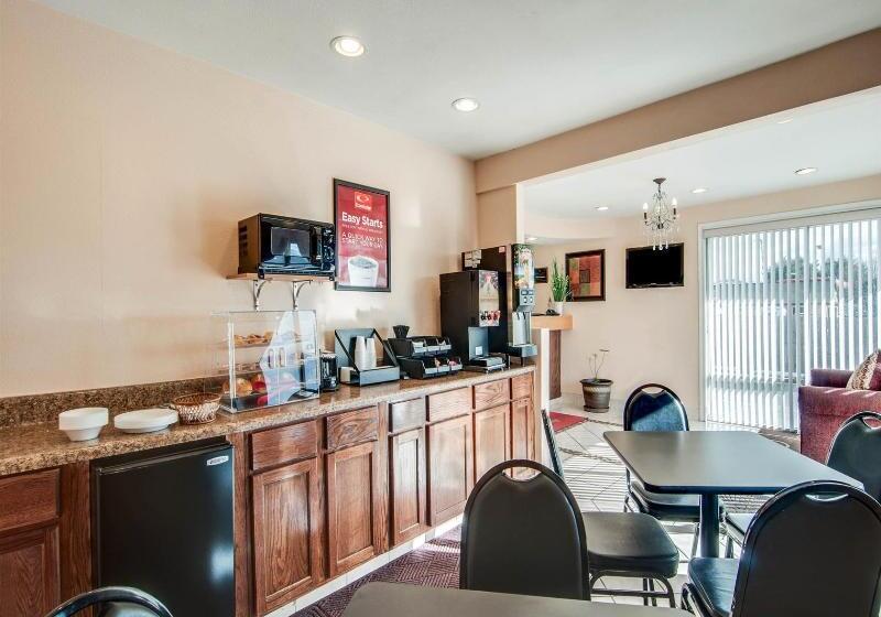 فندق Econo Lodge Civic Center