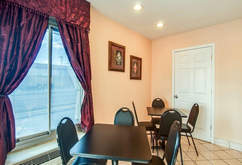 فندق Econo Lodge Civic Center