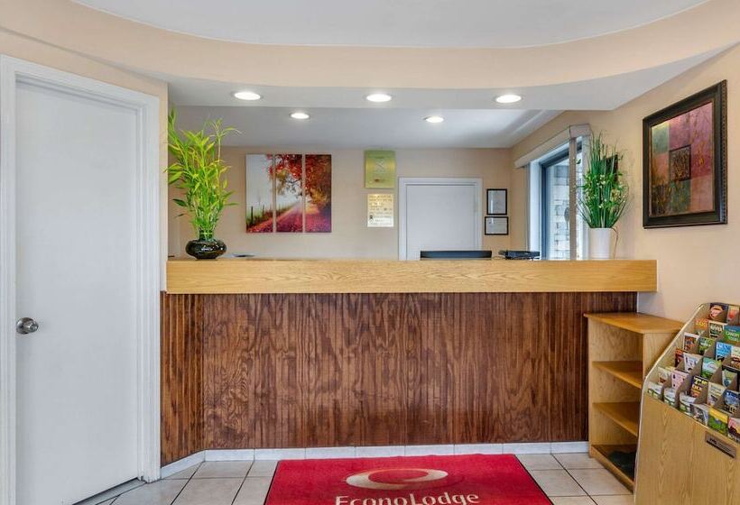 فندق Econo Lodge Civic Center