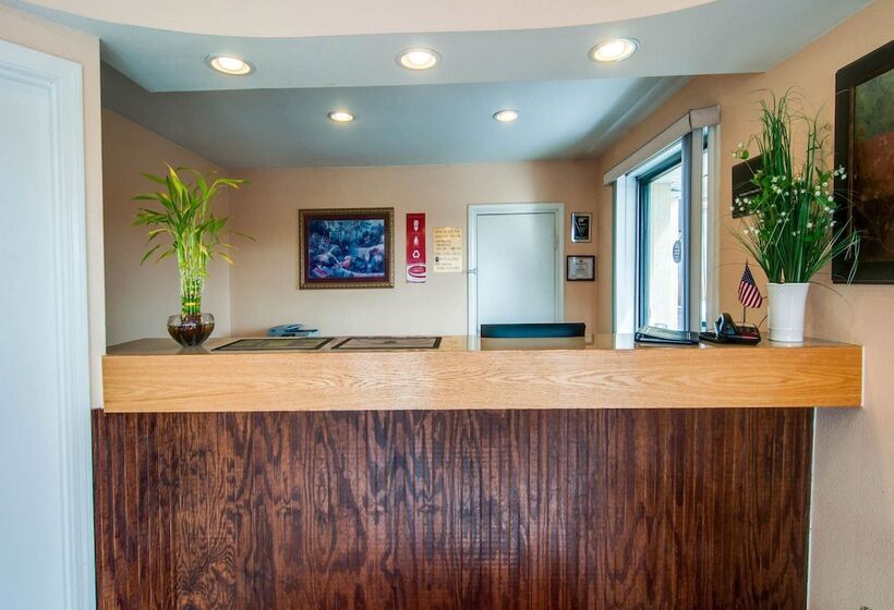 فندق Econo Lodge Civic Center