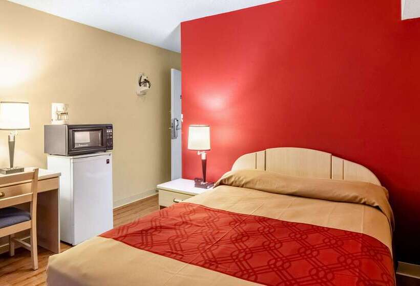 فندق Econo Lodge East