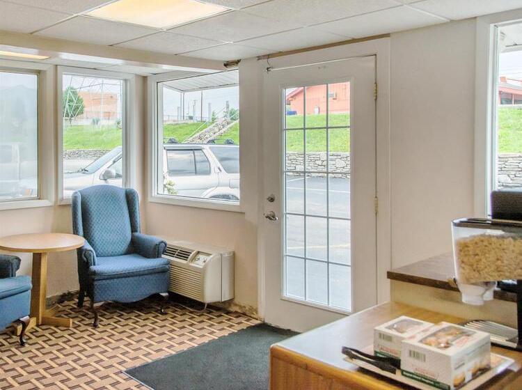 בית מלון כפרי Econo Lodge Franklin