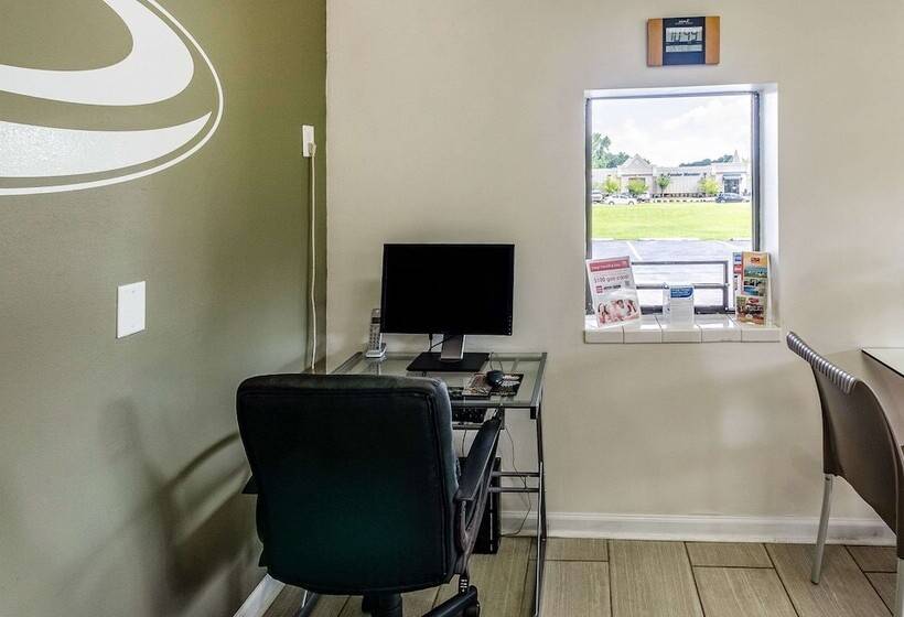 Отель Econo Lodge