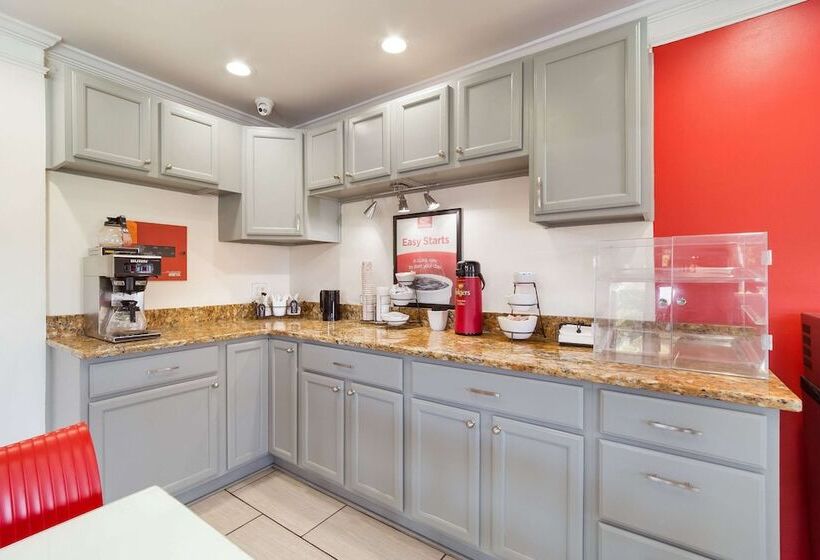 Отель Econo Lodge