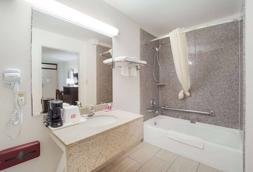 Отель Econo Lodge