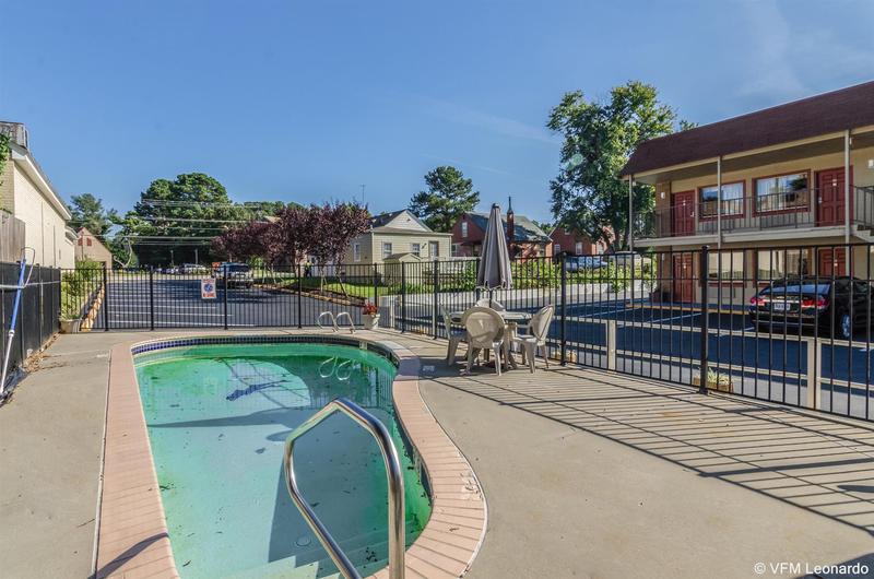 هتل Econo Lodge Historic Area