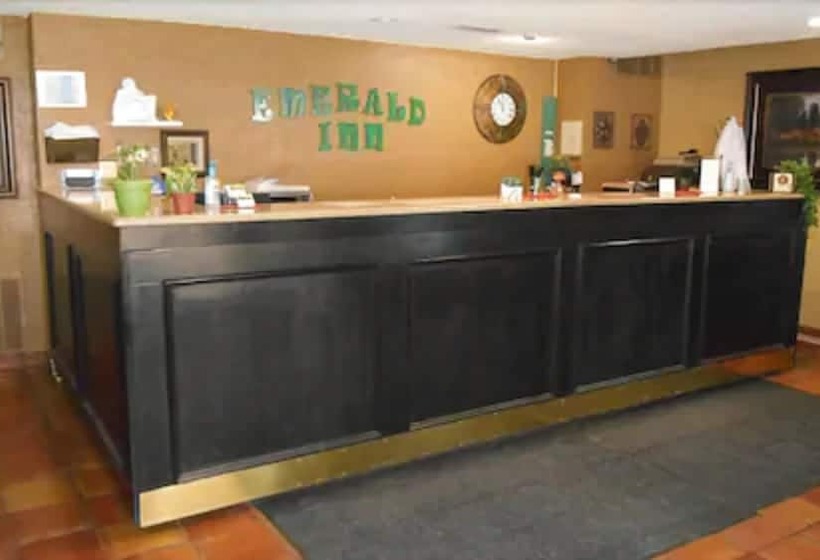 فندق Econo Lodge Inn & Suites