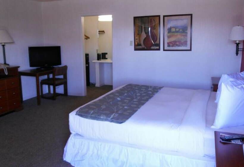 בית מלון כפרי Econo Lodge Inn & Suites