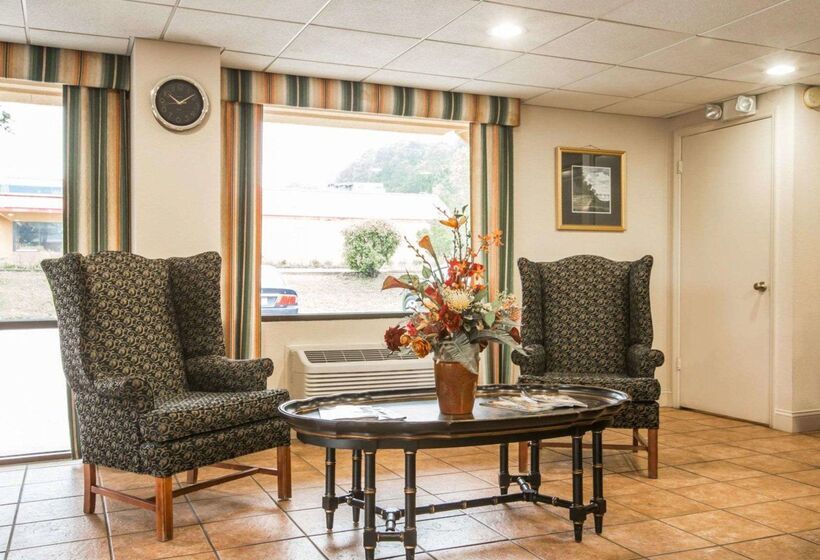 酒店 Econo Lodge Inn & Suites At Fort Moore