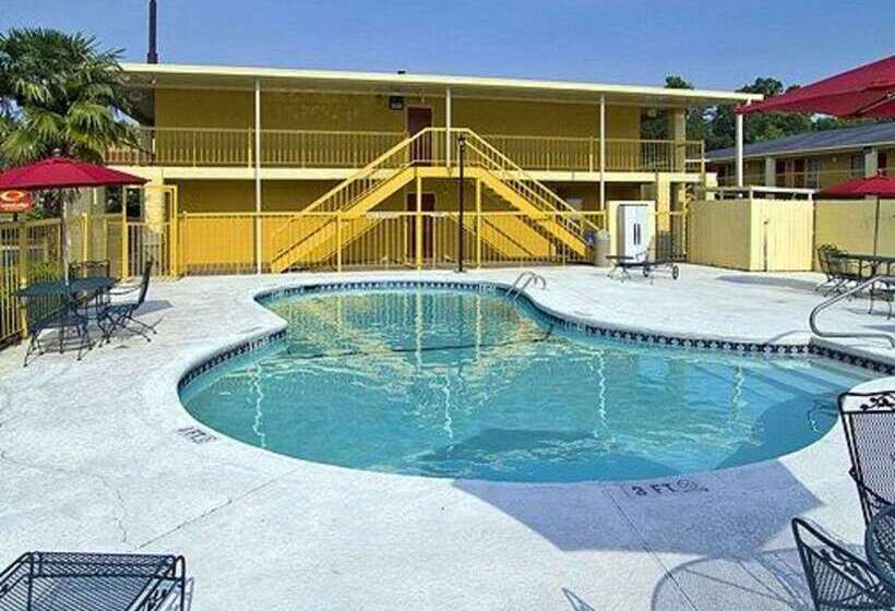 酒店 Econo Lodge Inn & Suites At Fort Moore