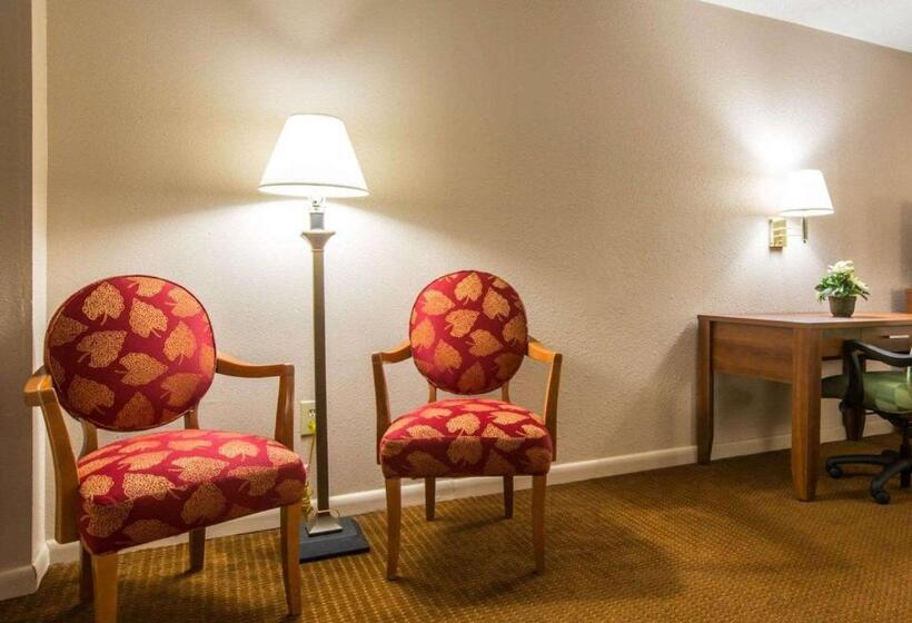 酒店 Econo Lodge Inn & Suites At Fort Moore