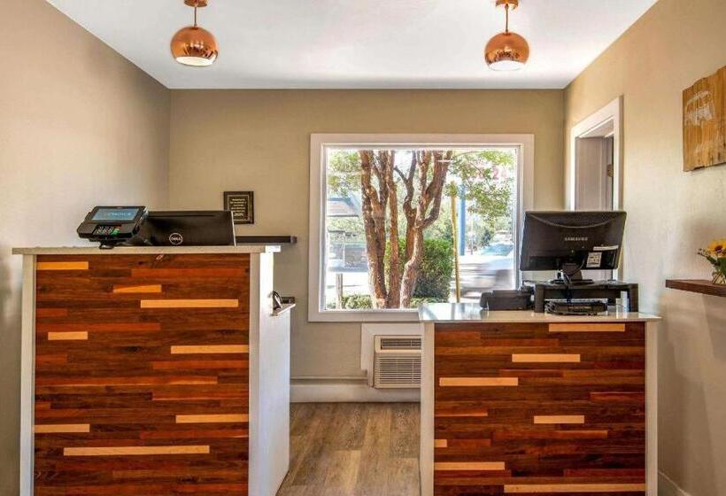 酒店 Econo Lodge Inn & Suites Durango