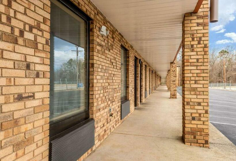 فندق Econo Lodge Inn & Suites