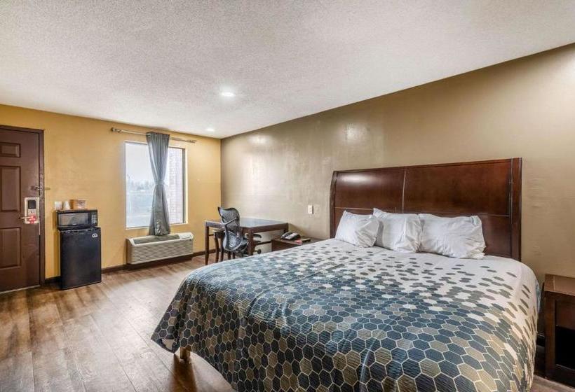 فندق Econo Lodge Inn & Suites