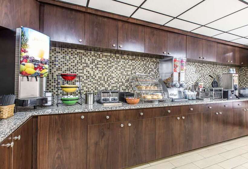 Отель Econo Lodge Midtown