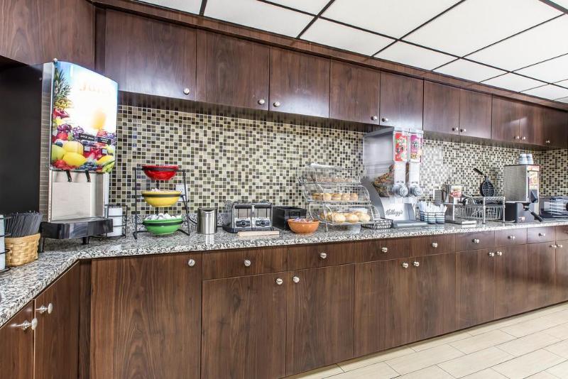 Отель Econo Lodge Midtown