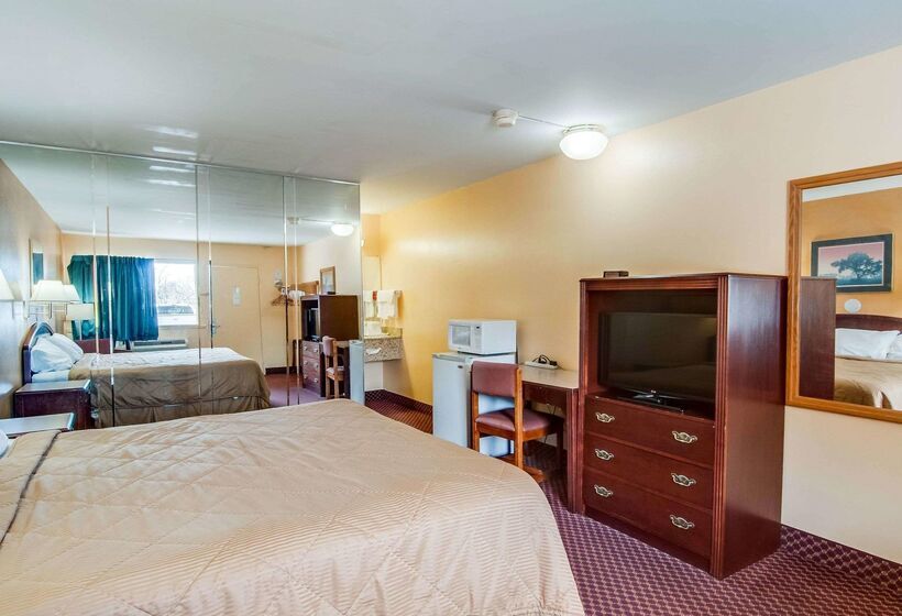 בית מלון כפרי Econo Lodge Near Bluefield College