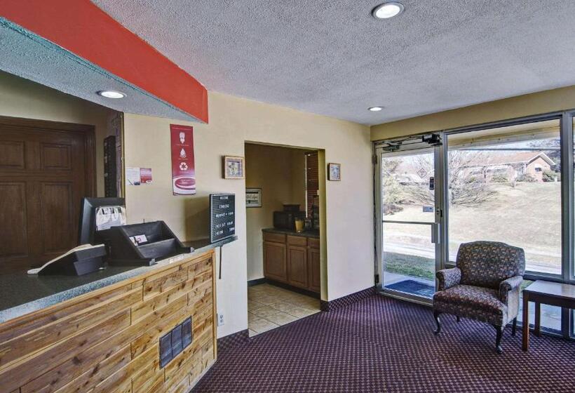 בית מלון כפרי Econo Lodge Near Bluefield College