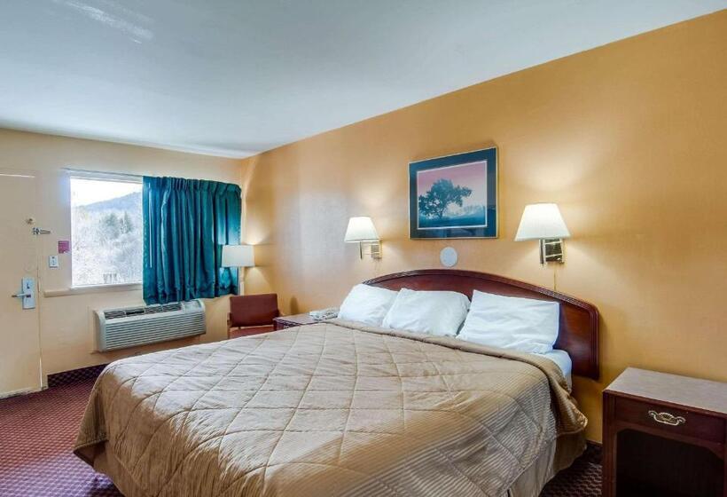 בית מלון כפרי Econo Lodge Near Bluefield College