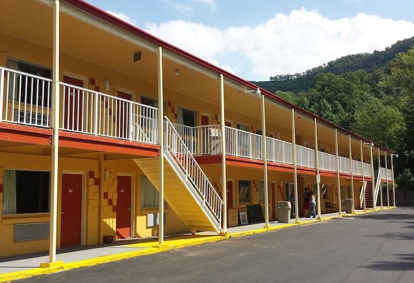 בית מלון כפרי Econo Lodge Near Bluefield College