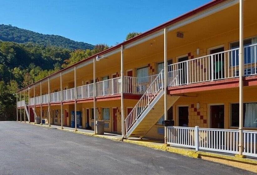 בית מלון כפרי Econo Lodge Near Bluefield College