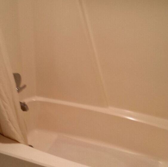 בית מלון כפרי Econo Lodge Near Bluefield College