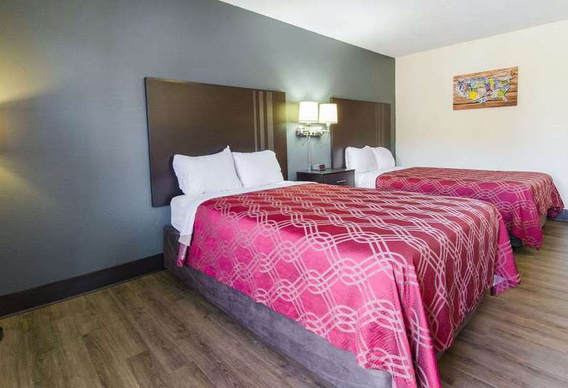 Отель Econo Lodge Near Motor Speedway