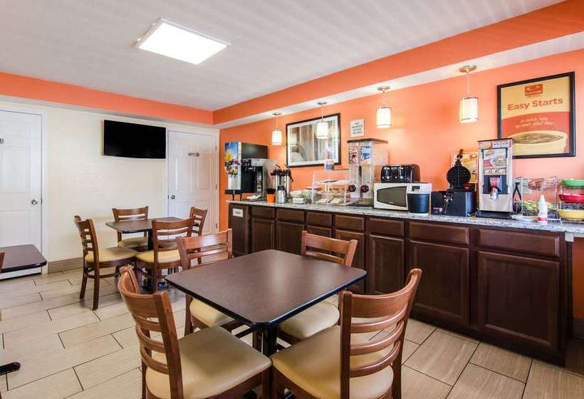 فندق Econo Lodge Near Motor Speedway