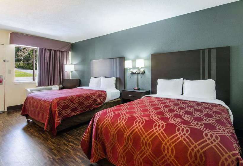 فندق Econo Lodge Near Motor Speedway