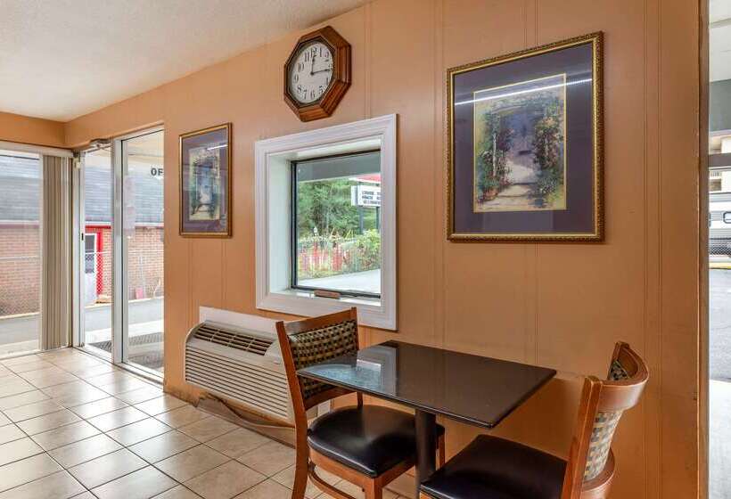 בית מלון כפרי Econo Lodge North Charlottesville