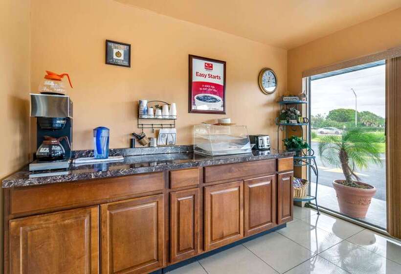 酒店 Econo Lodge North