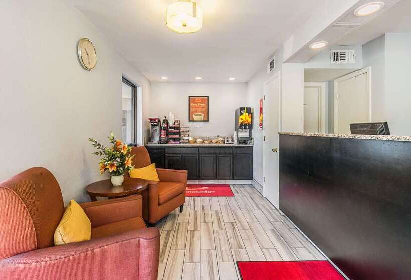 فندق Econo Lodge North