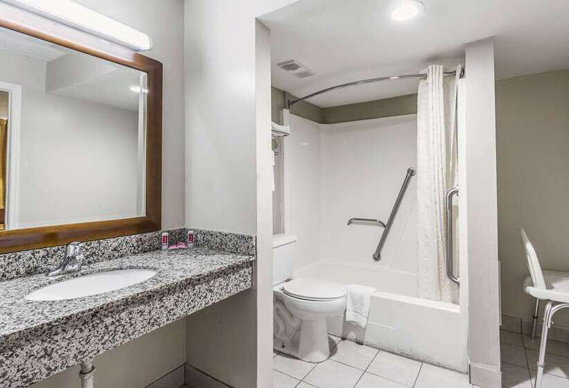 فندق Econo Lodge North