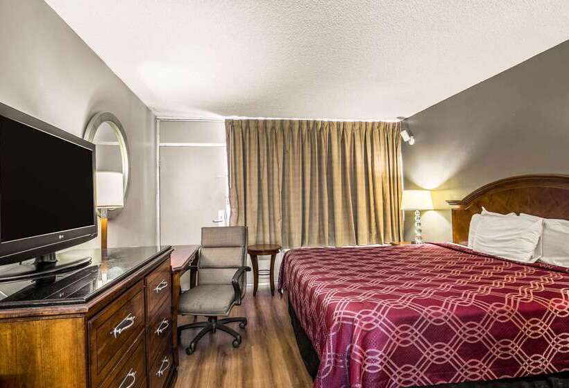 فندق Econo Lodge North