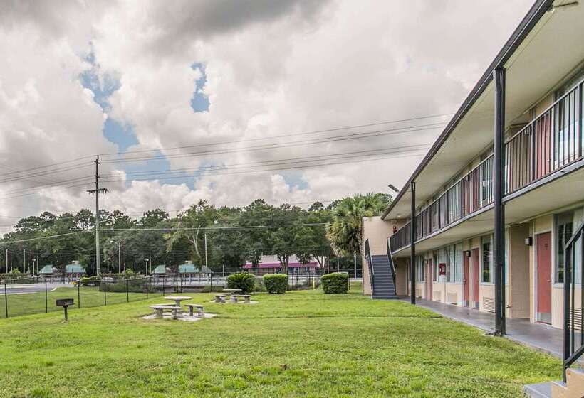 فندق Econo Lodge North